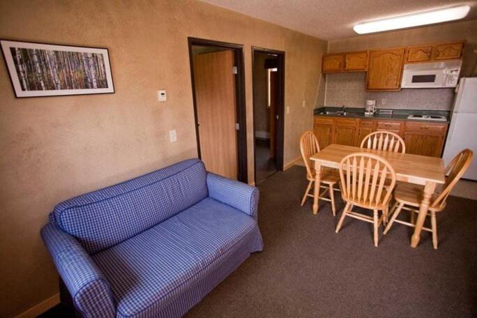 Adventure Inn Ely Екстериор снимка